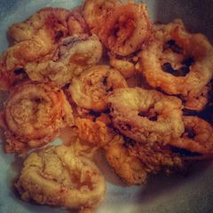 A picture of Calamari fritos.