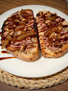 Una foto de Tosta de paté agridulce