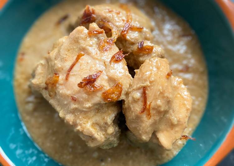 Recipe of Super Quick Homemade Chicken white korma  #myrendangisntcrispy