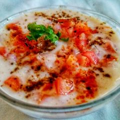 A picture of Tomato onion Raita.
