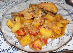 Una foto de Cubos de papa a la mostaza con pollo y morrones asados (receta incluida)