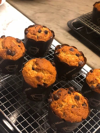 Langkah Gampang Membuat Resep Banana choco chip muffin yang Lezat Sekali Anti Ribet, Uenak Banget