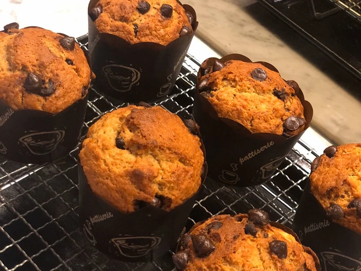 Langkah Gampang Membuat Resep Banana choco chip muffin yang Lezat Sekali Anti Ribet, Uenak Banget