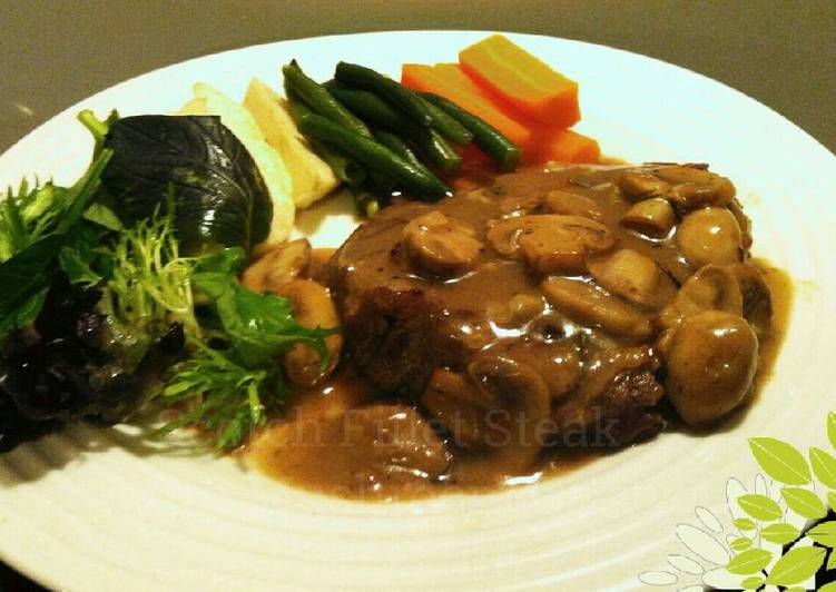 Scotch Fillet Steak With Mushroom Gravy