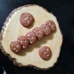 A picture of Red velvet chocochip cookies.