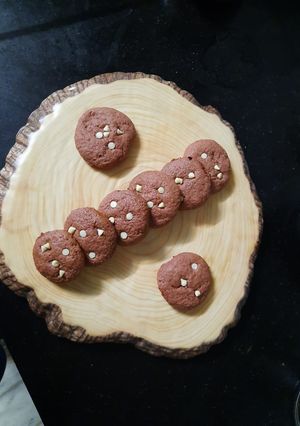 A picture of Red velvet chocochip cookies.