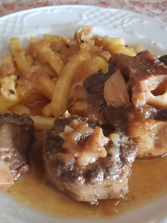 Una foto de 🇪🇸 Rabo de toro a la cordobesa tradicional 🇪🇸