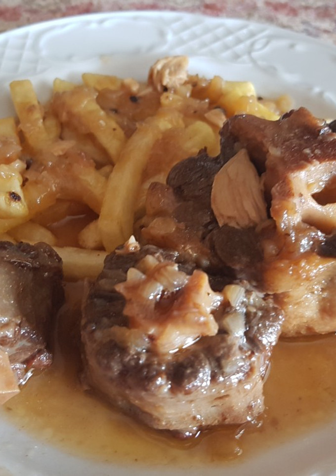 Una foto de 🇪🇸 Rabo de toro a la cordobesa tradicional 🇪🇸