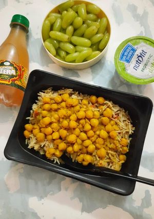 A picture of Chawal chole.