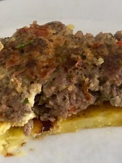 Una foto de Pastel de papa criolla y carne