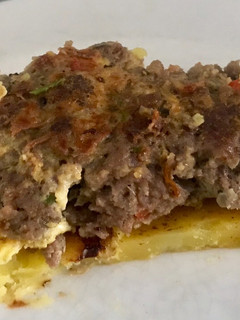 Una foto de Pastel de papa criolla y carne