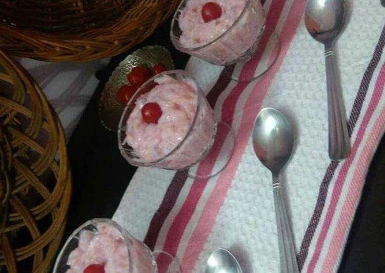 Strawberry falooda