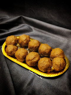 A picture of Green moong- jaggery ladoos (saboot moong- gur ke laddoo).