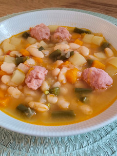 Una foto de Receta express de alubias con longaniza