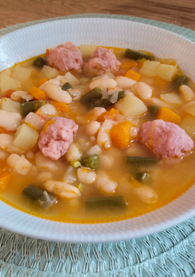 Una foto de Receta express de alubias con longaniza