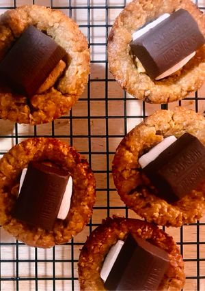 รูปของ S'mores Cookie Cups 🍪🥠🍫🥜