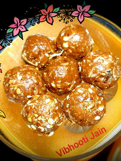 गुड़ के लड्डू (gur ke ladoo recipe in Hindi) रेसिपी मुख्य फोटो