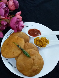 मूंग दाल खस्ता कचौड़ी (Moong dal khasta kachodi recipe in hindi) रेसिपी मुख्य फोटो