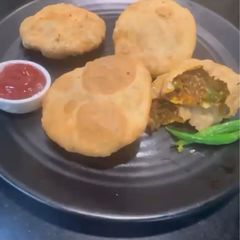 A picture of Matar Kachori.