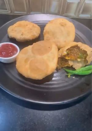 A picture of Matar Kachori.