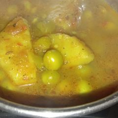 A picture of Aloo Matar.