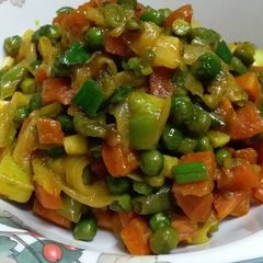 A picture of Carrot and Green Peas Sabzi.
