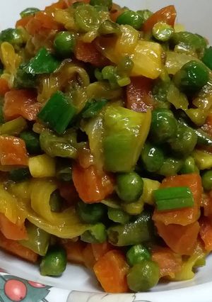 A picture of Carrot and Green Peas Sabzi.