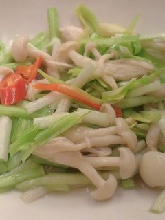 [好菇多多]雪菇炒白韭菜 的食譜成品照片