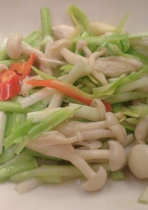 [好菇多多]雪菇炒白韭菜 的食譜成品照片