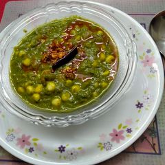 A picture of Spinach and corn curry with garlic tempering.