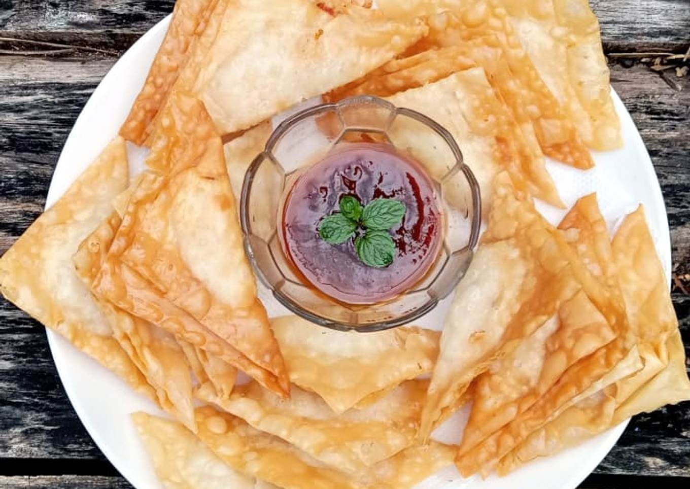 Pangsit goreng isi ayam