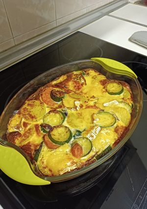 Una foto de Tarta salada de patatas, calabacín y boniato con queso