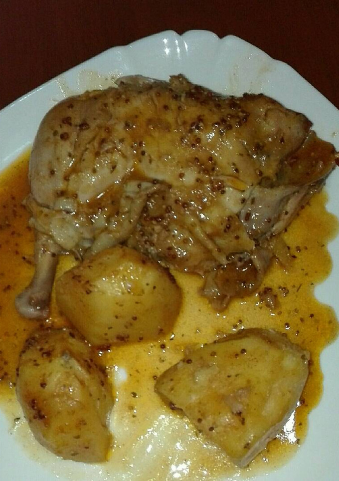 Una foto de Muslo con jugoso Mejicano y mostaza a la antigua con patatas