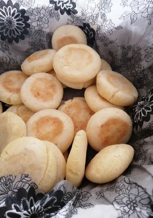 Una foto de Pan de queijo tipo brasilero