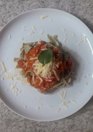 Foto de Massa fresca de manjericão com molho de tomate caseiro