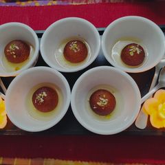 A picture of Gulab jamun.