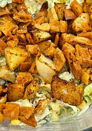 صورة لوصفة سلطة الخضار مع البطاطا المشوية🥒🥔
