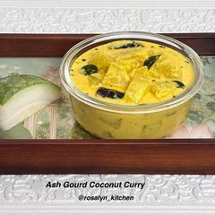 A picture of Ash Gourd Coconut Curry | White Bhopla Coconut Curry | Safed Kaddu in Creamy Coconut-Curd Gravy.
