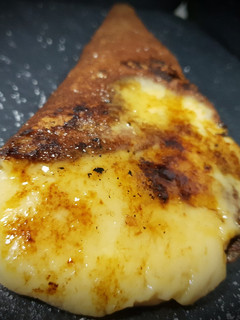 Una foto de Crepes de oreo con crema pastelera quemada