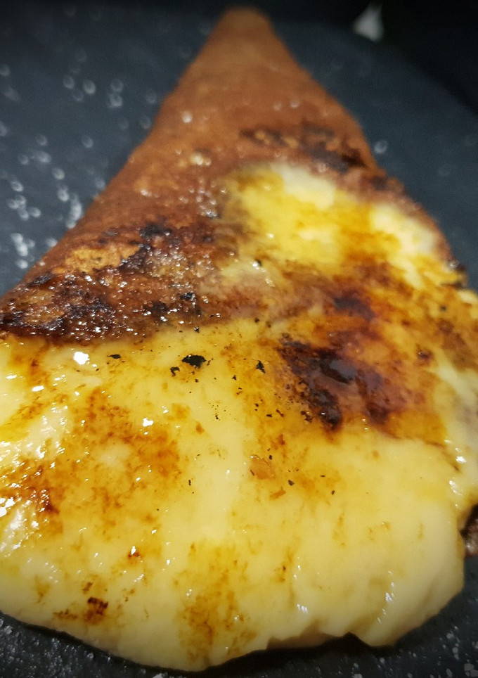 Una foto de Crepes de oreo con crema pastelera quemada