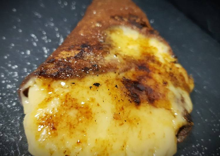 Crepes de oreo con crema pastelera quemada
