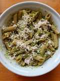 Pasta con crema de aguacate y cilantro