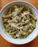 Pasta con crema de aguacate y cilantro