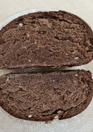 Una foto de Pan de harina de algarroba, pipas 🌻 y error... 🤷‍♀️