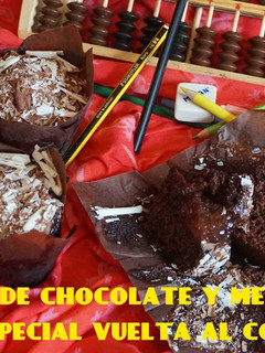 Una foto de Muffins de chocolate y mermelada