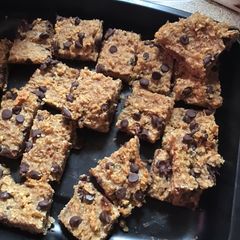 A picture of Banana, chocolate & peanut butter oat bites.