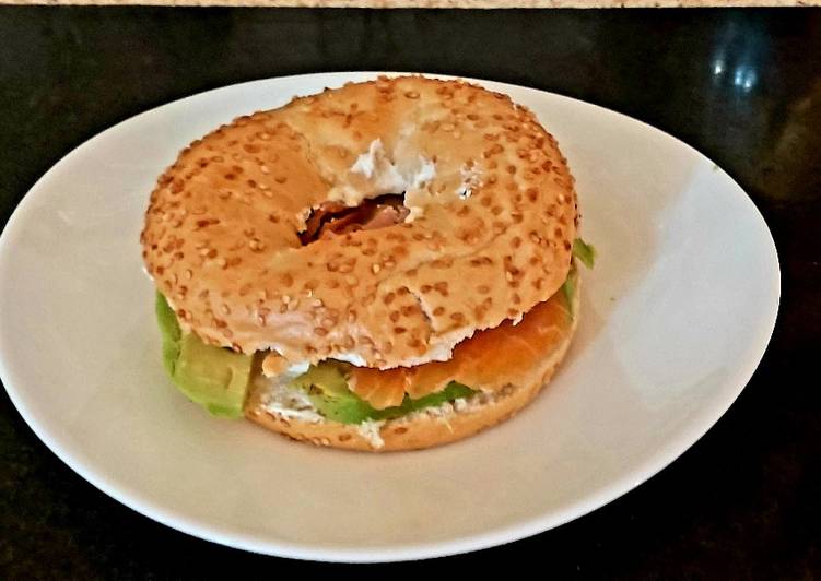 Recipe of Quick My Smoked Salmon + Avocado Bagel 🥰 #Lunch#ChristmasGift