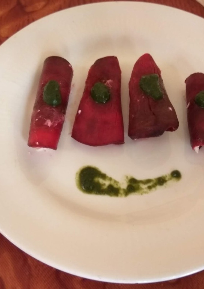 A picture of Stuff Beetroot Roll.