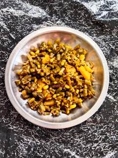 बरबटी आलू की सब्जी (Barbat/Lobiya Beans Aalu ki Sabji Recipe In Hindi) रेसिपी मुख्य फोटो