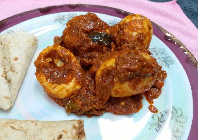 Nadan Mutta Roast (Kerala Style Egg Roast) Dry Egg Curry Recipe